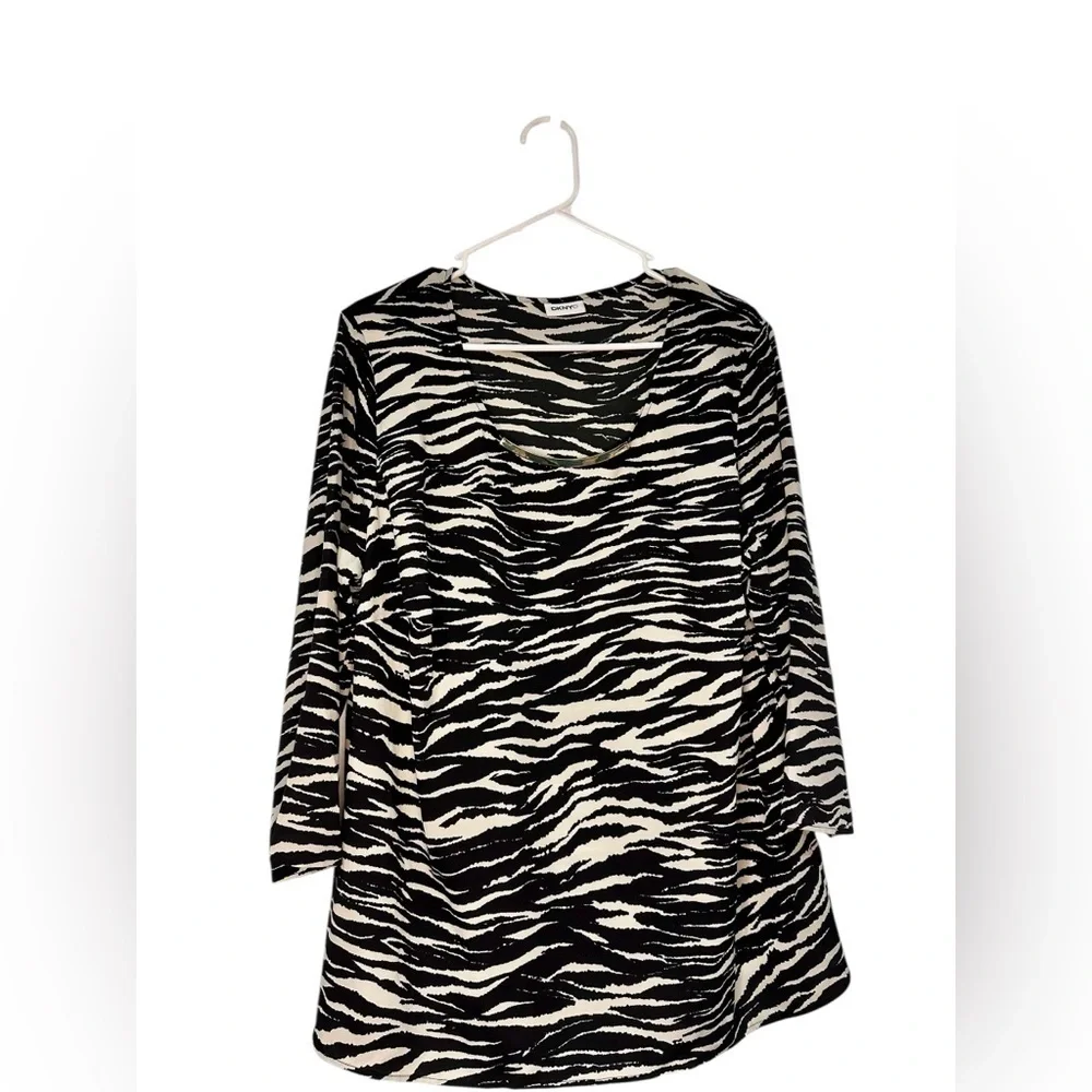 DKNYC Black and White Zebra Print Blouse LK